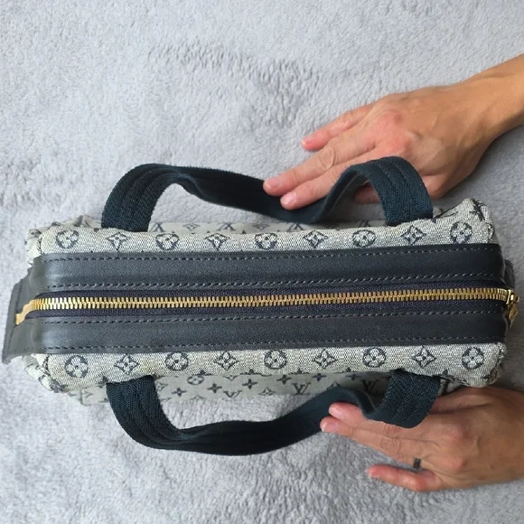 Louis Vuitton Canvas Mongram Hand Bag - Picture 13 of 14